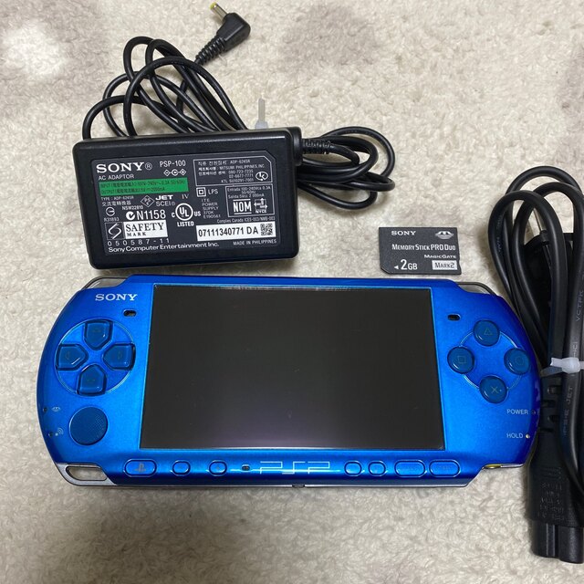 PlayStation Portable(プレイステーションポータブル)のPSP-3000 バイブラントブルー　美品 エンタメ/ホビーのゲームソフト/ゲーム機本体(携帯用ゲーム機本体)の商品写真