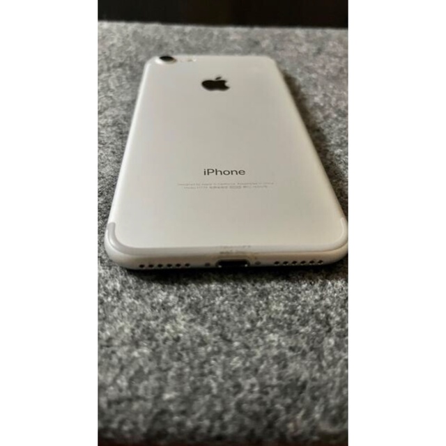 iPhone(アイフォーン)のiPhone7 シルバー32GB simフリー スマホ/家電/カメラのスマートフォン/携帯電話(スマートフォン本体)の商品写真