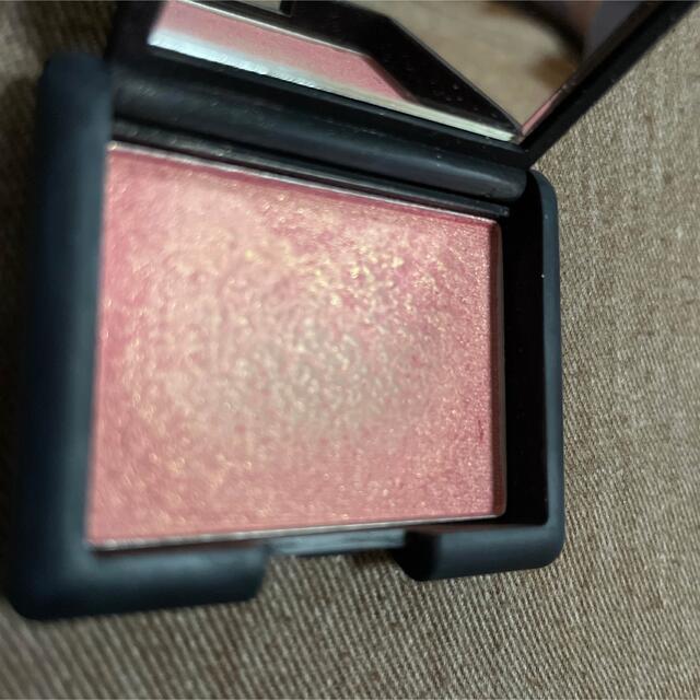 NARS(ナーズ)の定番人気色　ミニ　NARS チーク4013N ORGASM コスメ/美容のベースメイク/化粧品(チーク)の商品写真