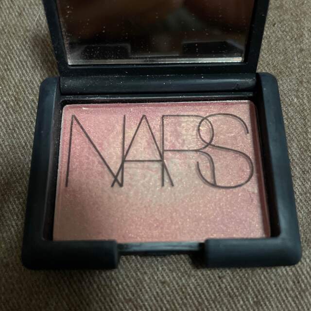 NARS(ナーズ)の定番人気色　ミニ　NARS チーク4013N ORGASM コスメ/美容のベースメイク/化粧品(チーク)の商品写真