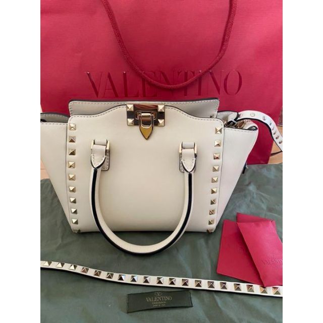 高級感 VALENTINO - 【Valentino】ヴァレンティノ ロックスタッズ ミニ