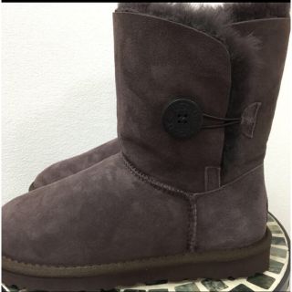 アグ(UGG)のUGG ベイリーボタン　チョコレート　US5(ブーツ)