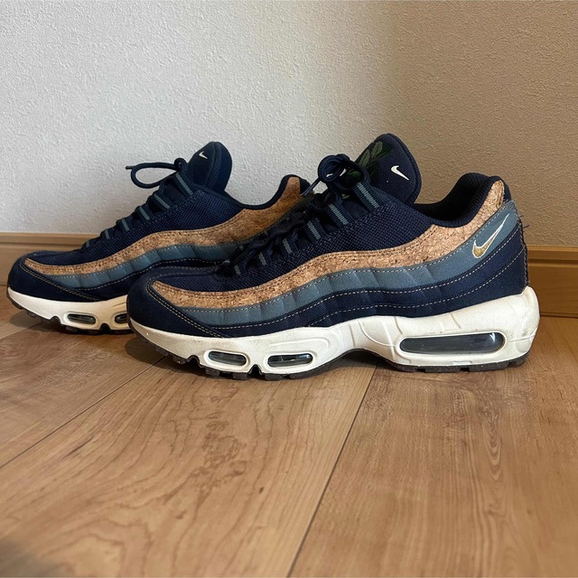 NIKE(ナイキ)のNIKE AIR MAX 95 SE DC3991-400 メンズの靴/シューズ(スニーカー)の商品写真