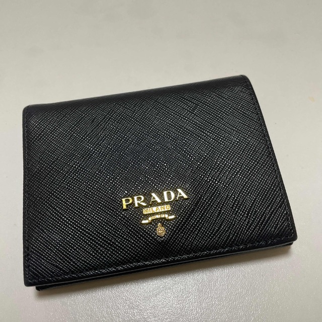 PRADA 二つ折り　財布