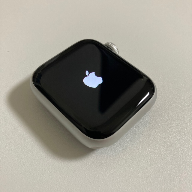 【極上美品】Apple Watch SE 40mm シルバー アルミニウム