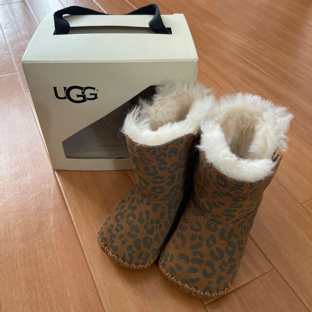 UGG(アグ)のUGGベビーシューズ⭐︎ムートンブーツ キッズ/ベビー/マタニティのベビー靴/シューズ(~14cm)(ブーツ)の商品写真