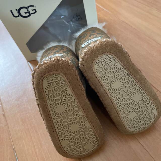 UGG(アグ)のUGGベビーシューズ⭐︎ムートンブーツ キッズ/ベビー/マタニティのベビー靴/シューズ(~14cm)(ブーツ)の商品写真