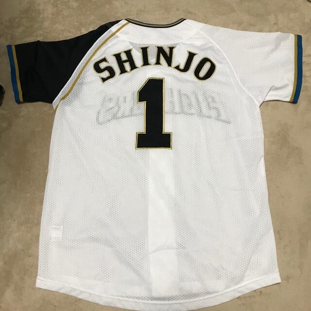 北海道日本ハムファイターズ(ホッカイドウニホンハムファイターズ)の新庄 SHINJO 現役時代　ユニフォーム　レプリカ　ミズノ エンタメ/ホビーのタレントグッズ(スポーツ選手)の商品写真