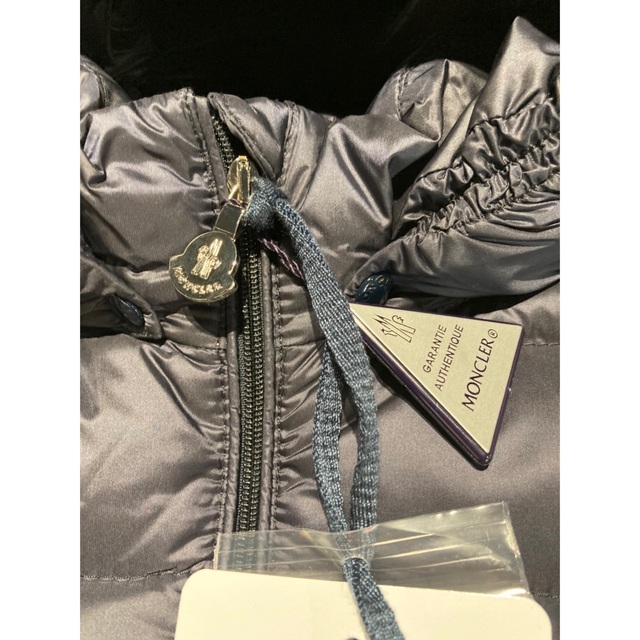 MONCLER(モンクレール)の新年セール！新品、未使用　MONCLER  モンクレールダウン　90〜100 キッズ/ベビー/マタニティのキッズ服女の子用(90cm~)(ジャケット/上着)の商品写真