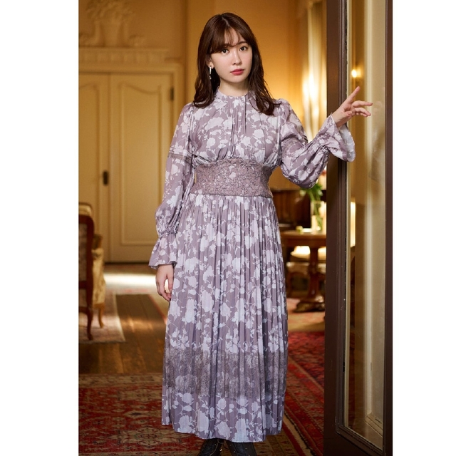 ロングワンピース/マキシワンピースLe Camelia Pleated Dress