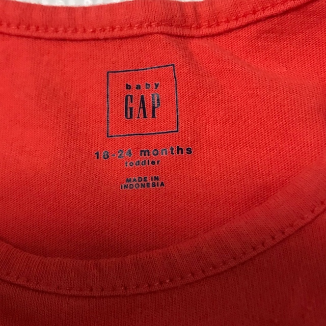 babyGAP(ベビーギャップ)のbaby gap カットソー 長袖 Tシャツ 90 トップス 赤 レッド キッズ/ベビー/マタニティのキッズ服男の子用(90cm~)(Tシャツ/カットソー)の商品写真
