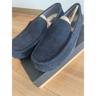 アグ(UGG)の🌿♡♡次回発送○月○日様専用　UGG メンズ　サイズ27  NAVY 箱入り(スリッポン/モカシン)