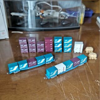 カトー(KATO`)のコキ104形　2両とコンテナ多数セット(鉄道模型)
