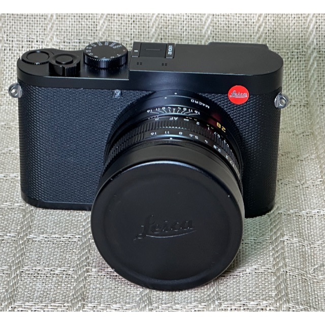 LEICA(ライカ)のLeicaQ2+ハーフボディーケース＋レンズガードフィルター＋日本語取説 スマホ/家電/カメラのカメラ(ミラーレス一眼)の商品写真