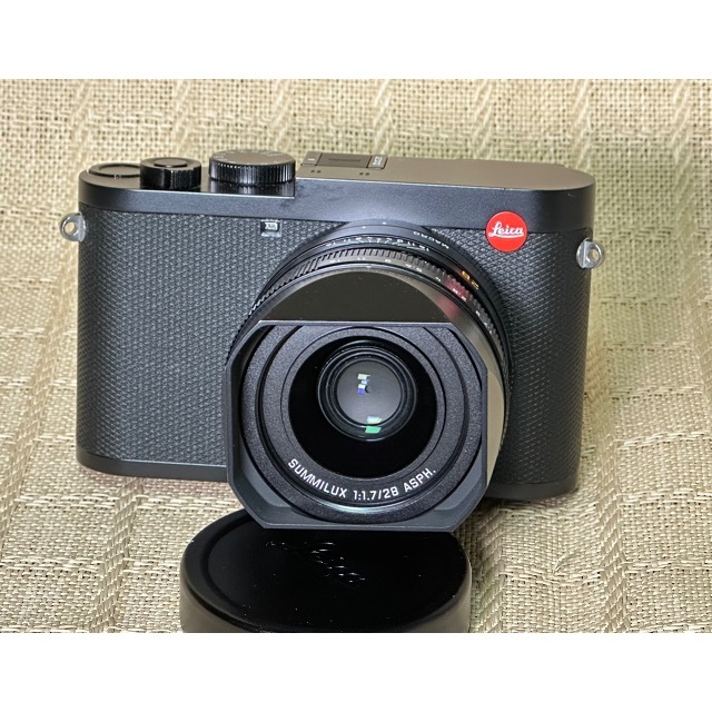 LEICA(ライカ)のLeicaQ2+ハーフボディーケース＋レンズガードフィルター＋日本語取説 スマホ/家電/カメラのカメラ(ミラーレス一眼)の商品写真