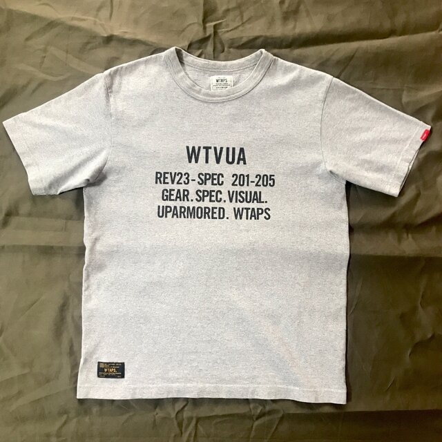 W)taps(ダブルタップス)のWTAPS DESIGN Tシャツ　グレー　Mサイズ メンズのトップス(Tシャツ/カットソー(半袖/袖なし))の商品写真