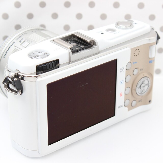 ❤WiFi SDカード付き❤ オリンパス P1 ホワイト ミラーレスカメラ 2
