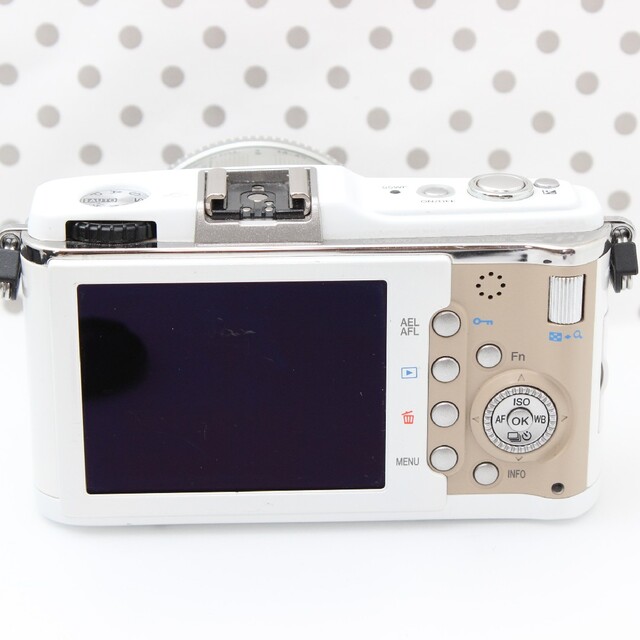 ❤WiFi SDカード付き❤ オリンパス P1 ホワイト ミラーレスカメラ 3
