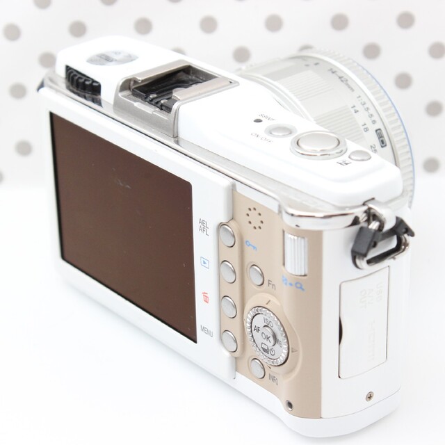 ❤WiFi SDカード付き❤ オリンパス P1 ホワイト ミラーレスカメラ 4