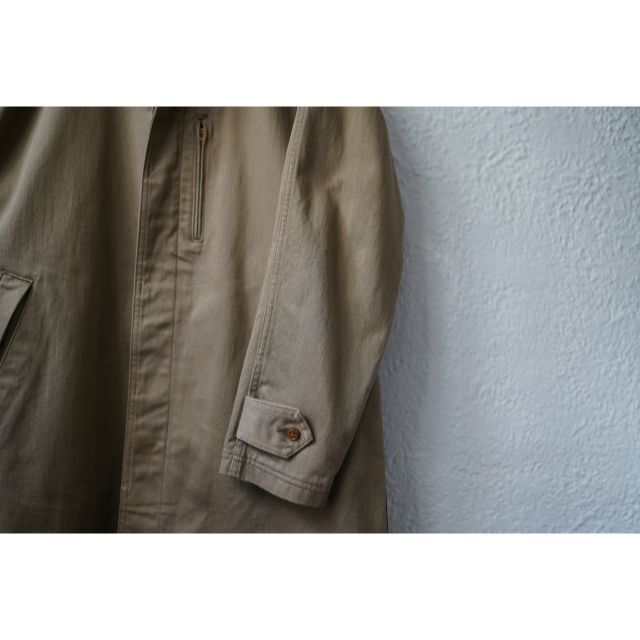 NEPENTHES(ネペンテス)のNEPENTHES ネペンテス ヘリンボーンステンカラーコート メンズのジャケット/アウター(ステンカラーコート)の商品写真