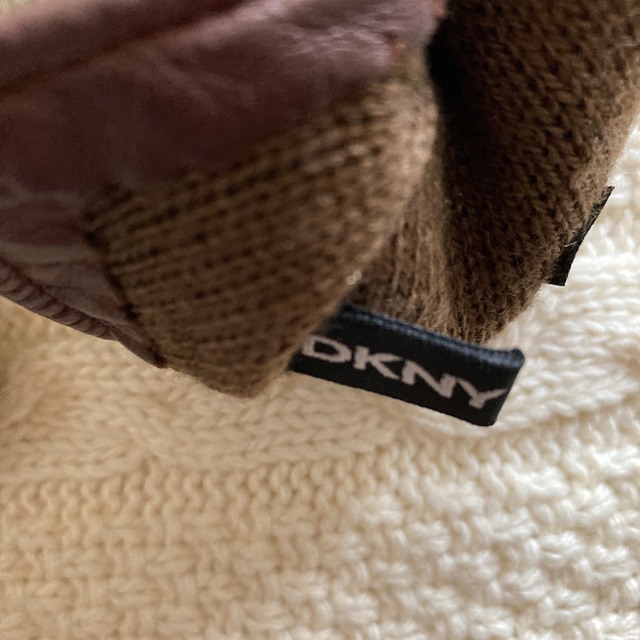 DKNY(ダナキャランニューヨーク)のダナキャラン　美品　ラム皮　手袋 レディースのファッション小物(手袋)の商品写真