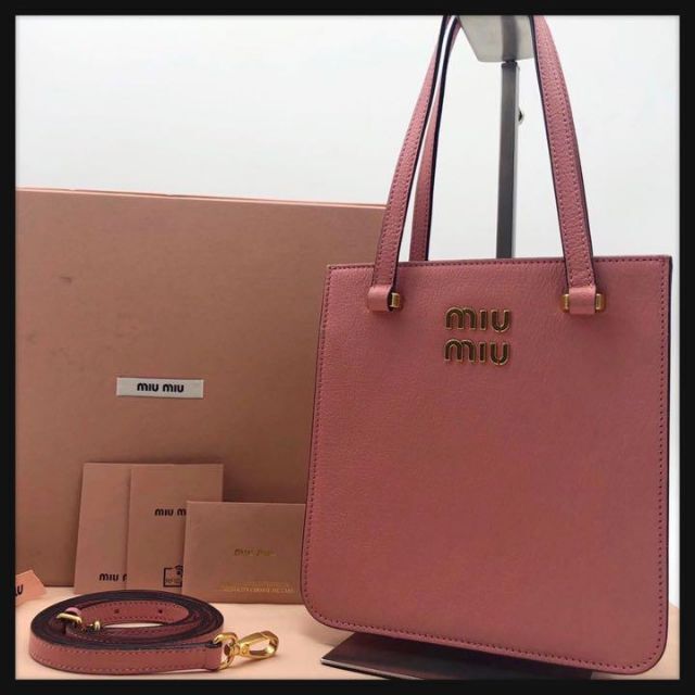 【定価28万・箱付き】miumiu 現行 マドラス 2way ショルダーバッグ