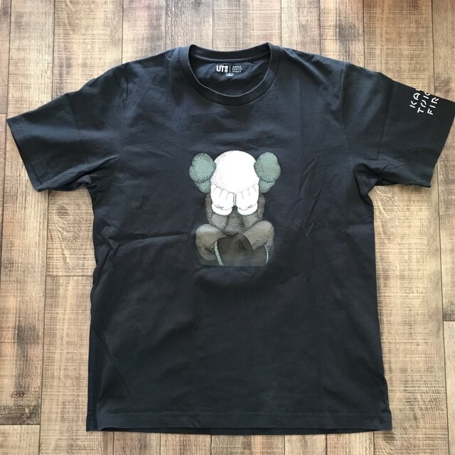 ダークグレーXL ユニクロ×カウズ Tシャツ KAWS UNIQLO | フリマアプリ ラクマ