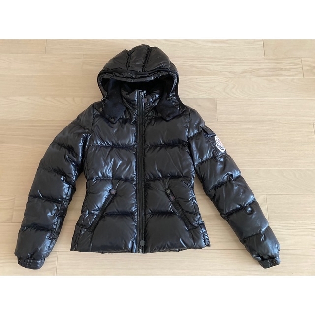 MONCLER(モンクレール)のモンクレールダウン　レディース レディースのジャケット/アウター(ダウンジャケット)の商品写真