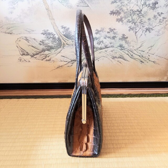 未使用品】ハンドバッグ ワニ革 クロコダイル 背ワニ 焦げ茶色 未使用品】ハンドバッグ ワニ革 クロコダイル 背ワニ 焦げ茶色