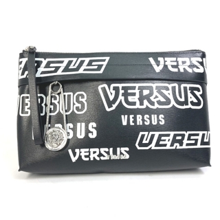 ヴェルサス(VERSUS)のヴェルサス VERSUS ライオン ロゴ ストラップ付 ポーチ クラッチバッグ レザー ブラック(クラッチバッグ)