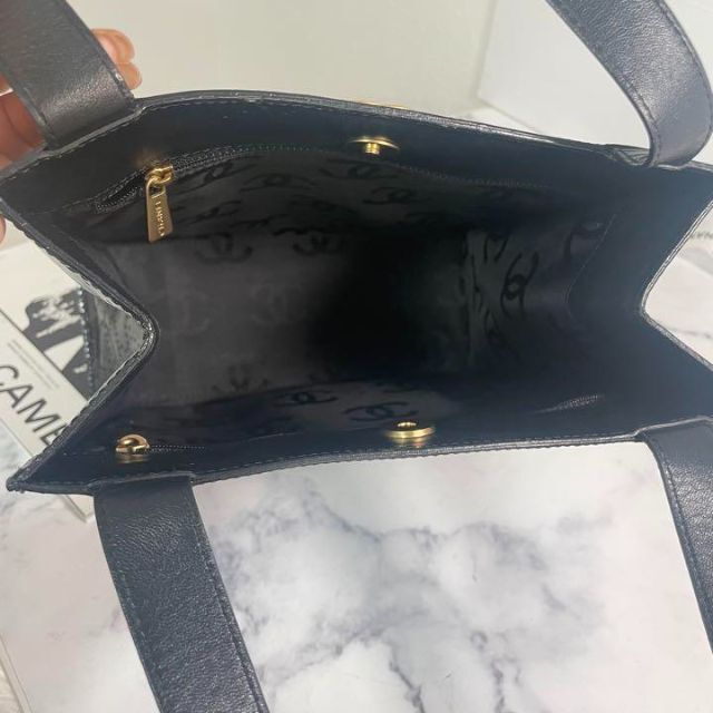 CHANEL 美品 シャネル ココマーク パテント レザー パンチング