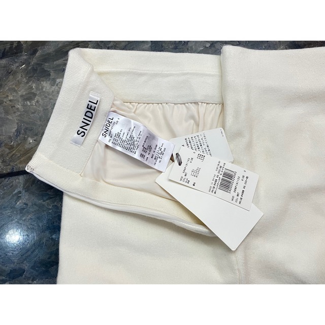 SNIDEL(スナイデル)のSNIDEL ヘムフレア ニット スカショートパンツ レディースのスカート(ミニスカート)の商品写真