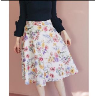 トッコクローゼット(TOCCO closet)のtoccocloset フラワープリントフレアスカート【lacora　ラコーラ】(ひざ丈スカート)