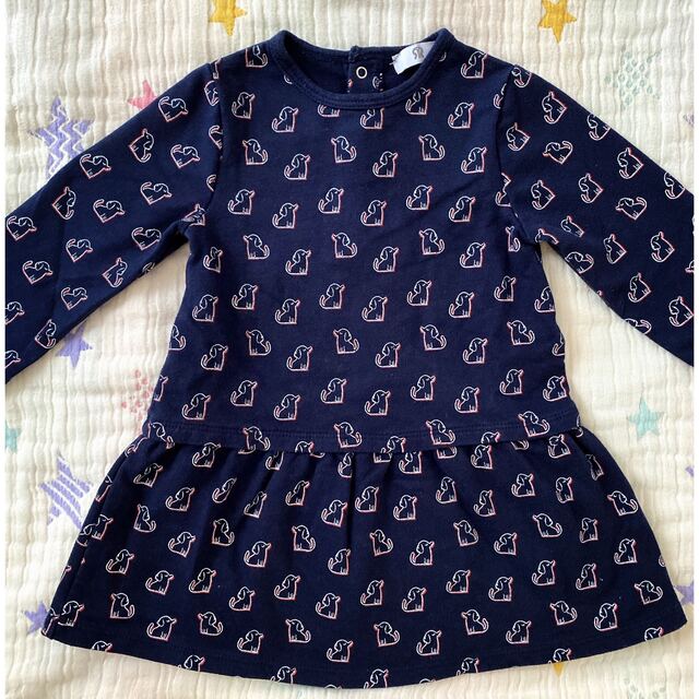 PETIT BATEAU(プチバトー)の☆美品☆フランスブランドR mini☆ドッグプリントスウェットフレアワンピース☆ キッズ/ベビー/マタニティのベビー服(~85cm)(ワンピース)の商品写真