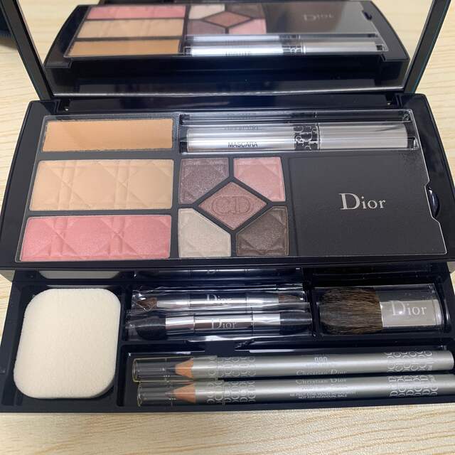 Dior(ディオール)のDior 2段メイクパレット コスメ/美容のベースメイク/化粧品(その他)の商品写真
