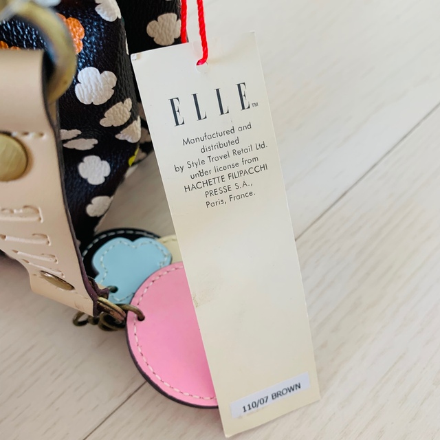 ELLE(エル)の新品　タグ付き　ショルダーバッグ  ハンドバッグ　茶色　小さめ　ポーチ   レディースのバッグ(ショルダーバッグ)の商品写真