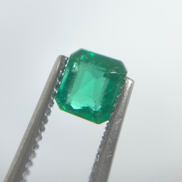 卸売事前公開 天然エメラルド 0.83ct ルース-