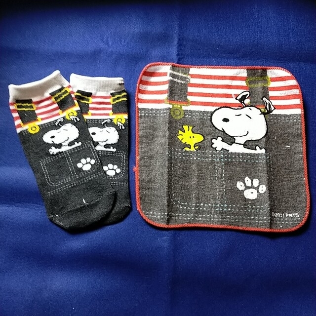 SNOOPY(スヌーピー)の【ベル様専用】スヌーピー　ミニタオル＆靴下セット⑤ エンタメ/ホビーのおもちゃ/ぬいぐるみ(キャラクターグッズ)の商品写真