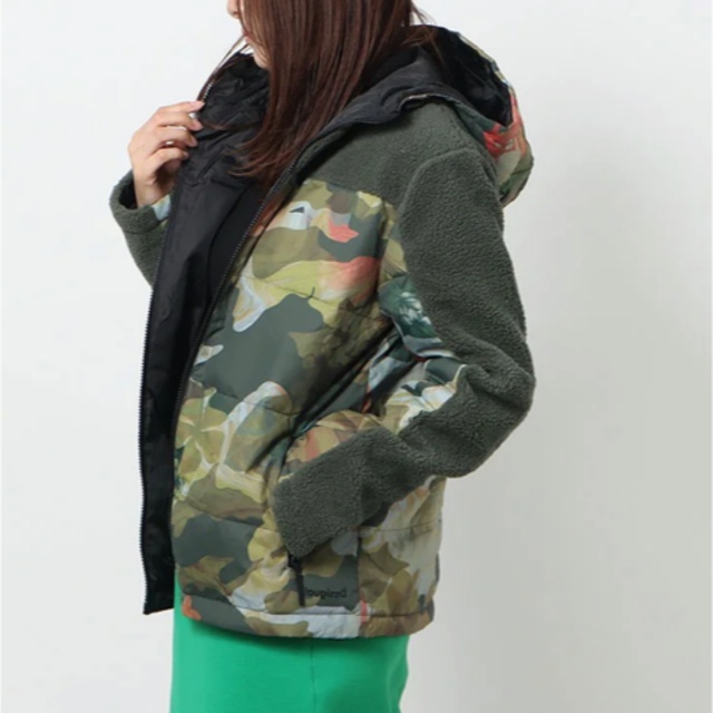 DESIGUAL(デシグアル)の新品✨タグ付き♪デシグアル ⭐️Sサイズ　軽くて暖かいジャケット  大特価‼️ レディースのジャケット/アウター(その他)の商品写真