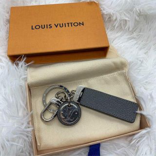 ルイヴィトン(LOUIS VUITTON)の★高級・人気★ルイヴィトン キーホルダー ポルトクレ ネオLVクラブ グレー(キーホルダー)