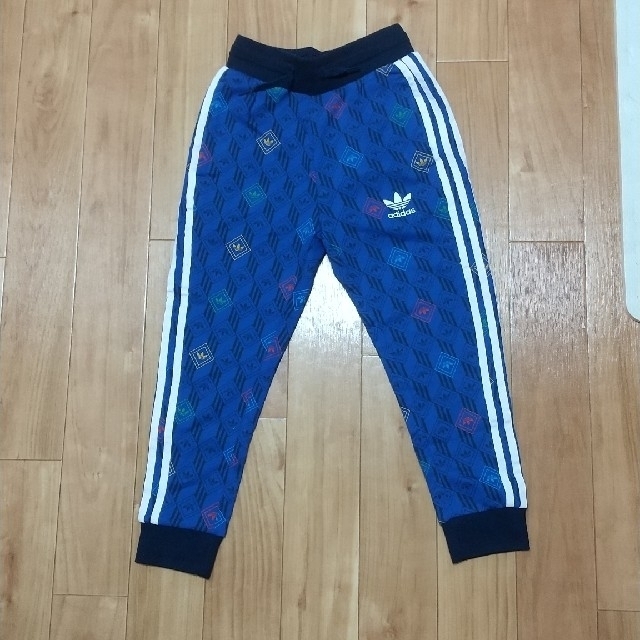 adidas(アディダス)のadidas ズボン130cm キッズ/ベビー/マタニティのキッズ服男の子用(90cm~)(パンツ/スパッツ)の商品写真