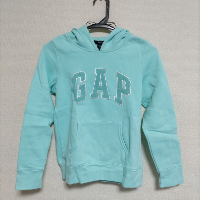 GAP(ギャップ)のGAP 裏起毛パーカー 140㎝ キッズ/ベビー/マタニティのキッズ服女の子用(90cm~)(Tシャツ/カットソー)の商品写真