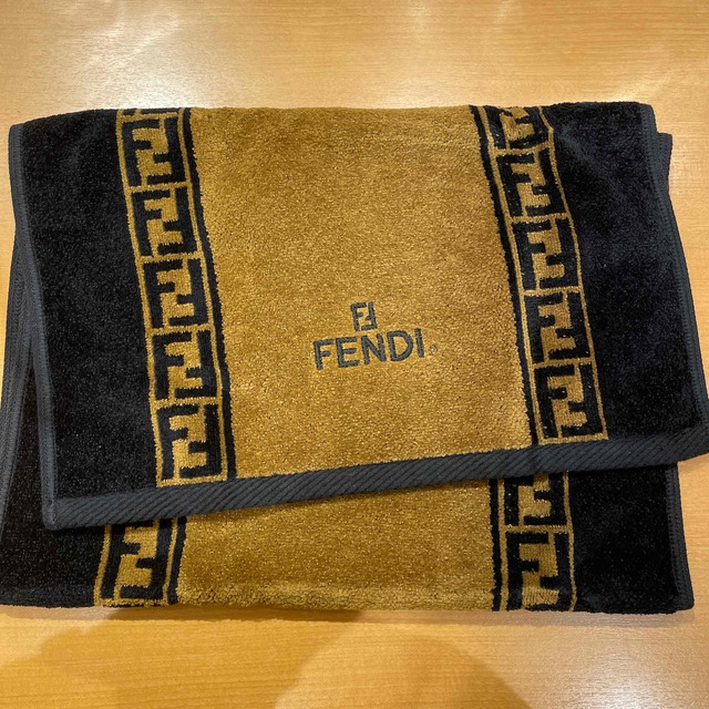 FENDI(フェンディ)のFENDIフェイスタオル② インテリア/住まい/日用品の日用品/生活雑貨/旅行(タオル/バス用品)の商品写真