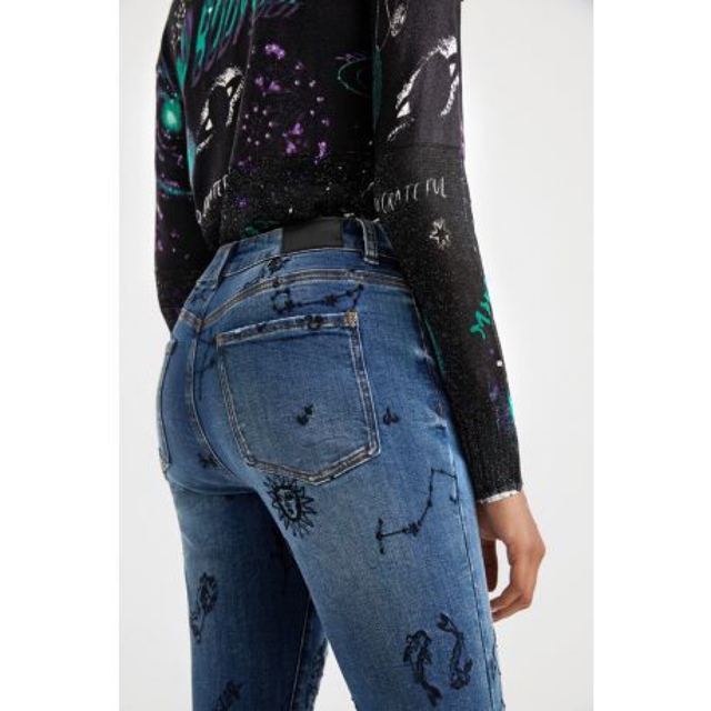 DESIGUAL(デシグアル)の新品✨タグ付き♪デシグアル  サイズ38  デニム　ジーンズ　大特価‼️ レディースのパンツ(デニム/ジーンズ)の商品写真