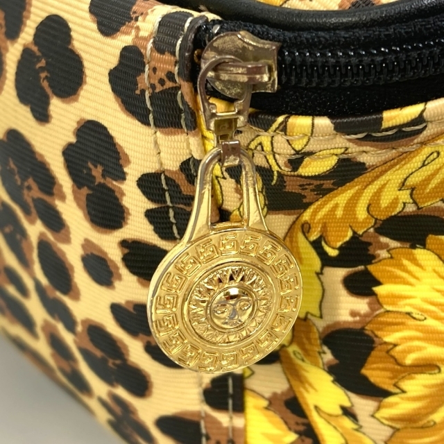 VERSACE(ヴェルサーチ)のヴェルサーチ VERSACE サンバースト 総柄 ハンドバッグ バニティバッグ PVC/レザー イエロー レディースのバッグ(ハンドバッグ)の商品写真