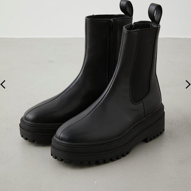 AZUL by moussy(アズールバイマウジー)のAZULBYMOUSSY TRACK SOLE SIDE GORE BOOTS レディースの靴/シューズ(ブーツ)の商品写真