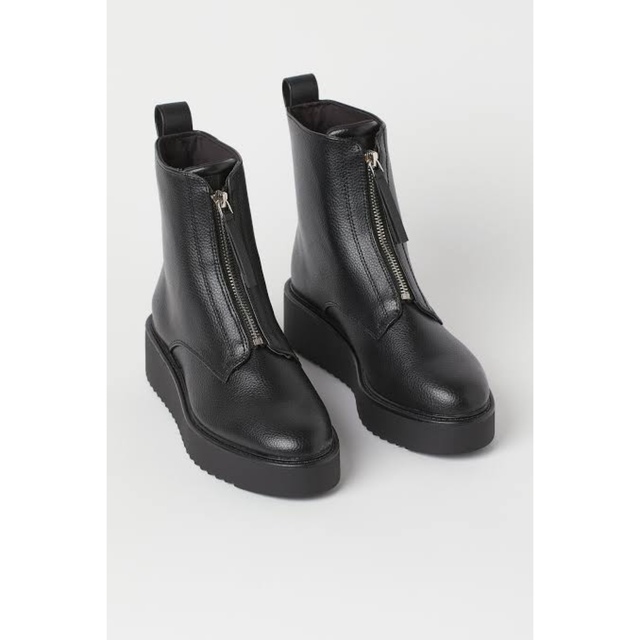 H&M(エイチアンドエム)のフロントジップブーツ　サイズ38 レディースの靴/シューズ(ブーツ)の商品写真