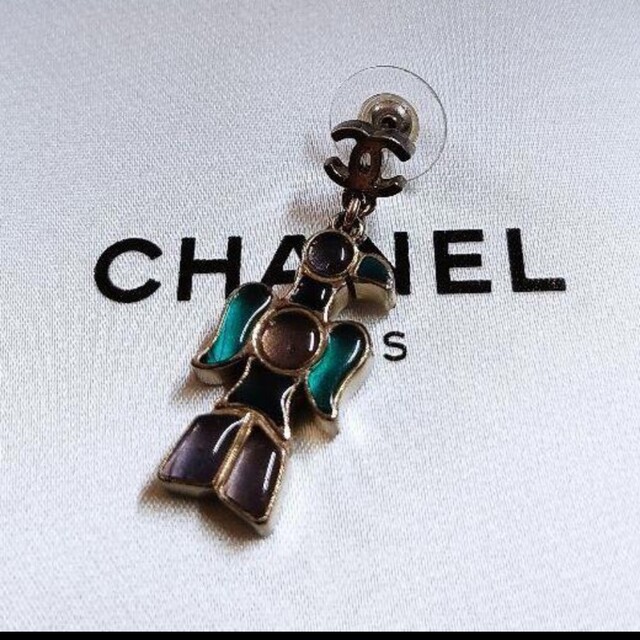 CHANEL(シャネル)の希少　CHANEL　ピアス　グリポア　カラーストーン　片耳のみ レディースのアクセサリー(ピアス)の商品写真