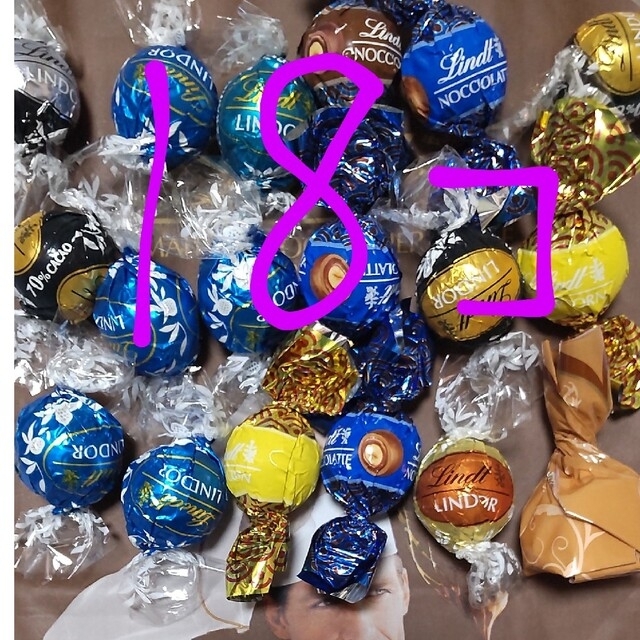 Lindt(リンツ)の【特価！】 リンツ  チョコ 18個  シーソルト味 検索) コストコ 食品/飲料/酒の食品(菓子/デザート)の商品写真