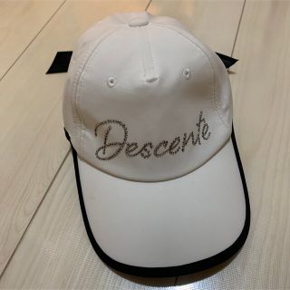 デサント(DESCENTE)のデサント　ゴルフ　ホワイト＆ブラックリボン付きキャップ(その他)